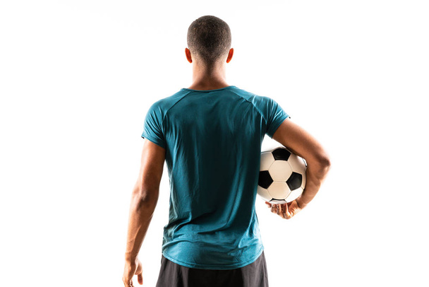 Афро американського футболіста людина над ізольованим білим фоном - Фото, зображення
