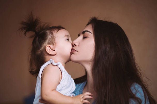 Lifestyle photo of mother and daughter at home - Foto, immagini