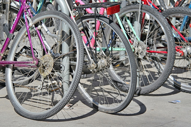 Bicicletas en la ciudad - Foto, Imagen