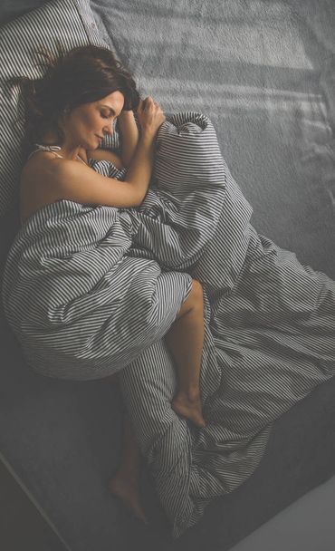 Pretty, young woman in her bed, fast asleep - Foto, Imagem