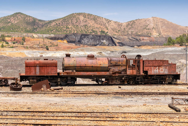 Vanha hylätty juna Rio Tinton kaivoksissa Huelvassa. Andalusia, Espanja
 - Valokuva, kuva