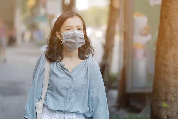 Asiatische Frauen tragen Masken zum Schutz der Feinstaubbelastung - Foto, Bild