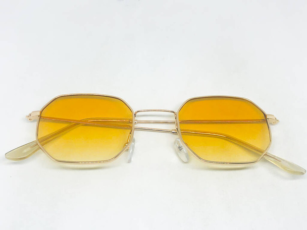 Συλλογή γυαλιών ηλίου, λευκό φόντο - Φωτογραφία, εικόνα