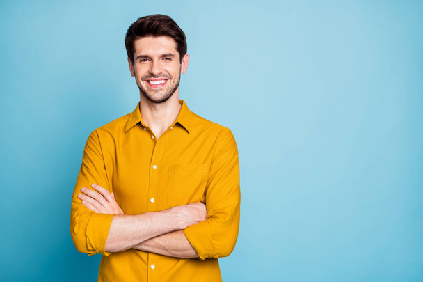 Photo of cheerful attractive handsome entrepreneur standing confidently with hands folded smiling beaming isolated over pastel color background - Fotoğraf, Görsel