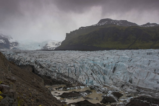 De Skaftafelljokull gletsjer is absoluut een ongelooflijke plek in IJsland - Foto, afbeelding