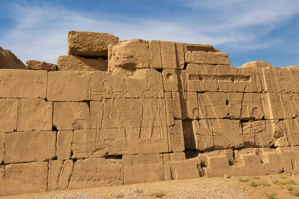 Starověké ruiny chrámu Karnak v Luxoru (Théby), Egypt. Největší chrámový komplex starověku na světě. Světové dědictví UNESCO. - Fotografie, Obrázek