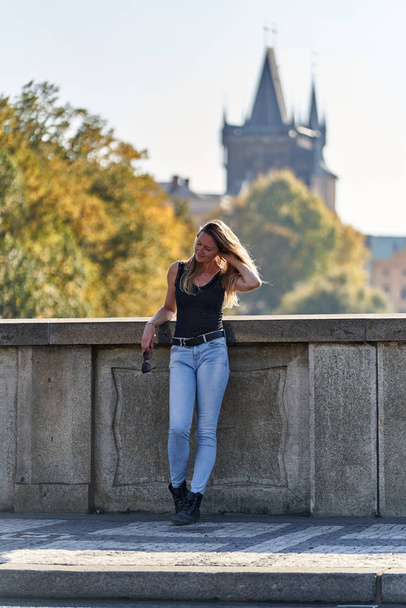 Female tourist in Prague - Foto, Bild