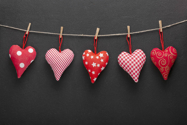 February 14, Valentine's Day, images, red felt, valentine s, pink hearts, red patterned, heart shape, patterned paper, hearts bokeh background - Foto, imagen