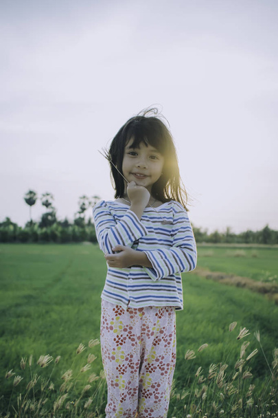 little Girl In Field Pictures - Фото, изображение