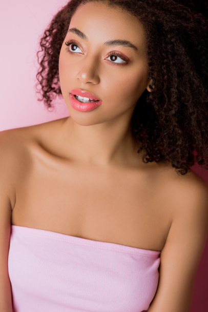 portrait of attractive african american girl, isolated on pink - Фото, изображение