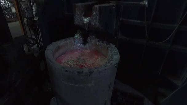 Továrna na hliník a proces tavení - Záběry, video