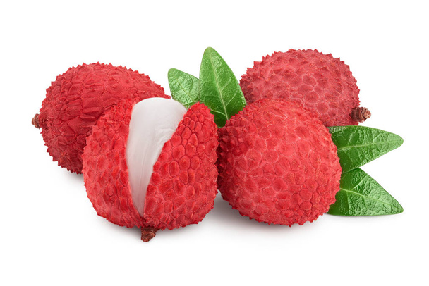 lychee fruit geïsoleerd op witte achtergrond met clipping pad en volledige scherptediepte - Foto, afbeelding