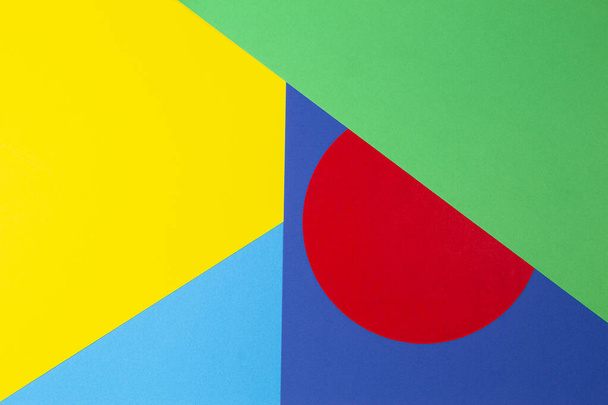 Abstrakte geometrische Form gelb, blau, rot, grün Hintergrund Papier - Foto, Bild