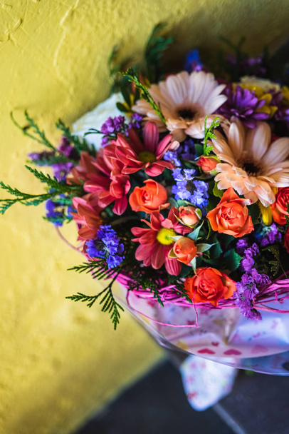 Деталь букету квітів для Валентина підтримується, id - Фото, зображення