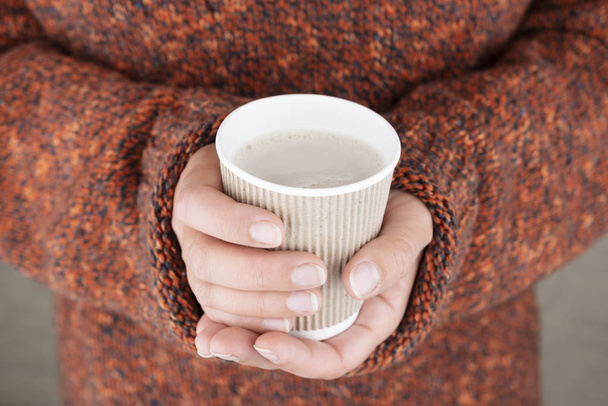 Warm sweater and hot drink - Foto, afbeelding