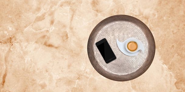 επίπεδο σχεδιασμό καφέ για με νερό σε ένα δίσκο - Φωτογραφία, εικόνα