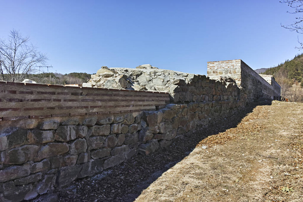 Стародавня римська фортеця Ворота Траяна, Болгарія - Фото, зображення