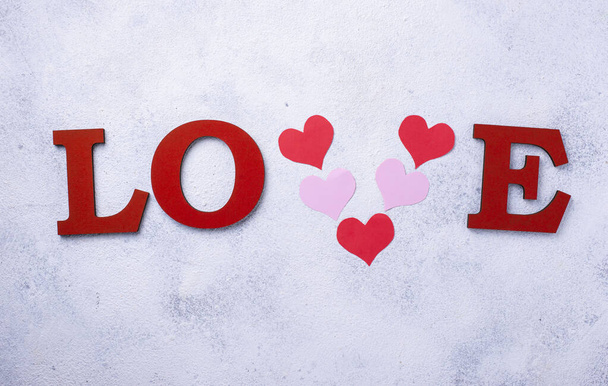 Fond Saint-Valentin avec lettres LOVE
 - Photo, image