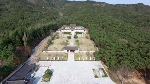 Vista aérea de Tongiljeon em Gyeongju, Gyeongbuk, Coreia do Sul, Ásia
. - Filmagem, Vídeo