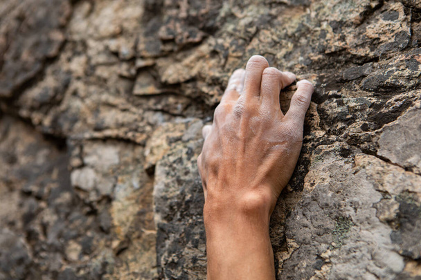 Kädet perinteisen kalliokiipeilijän
 - Valokuva, kuva