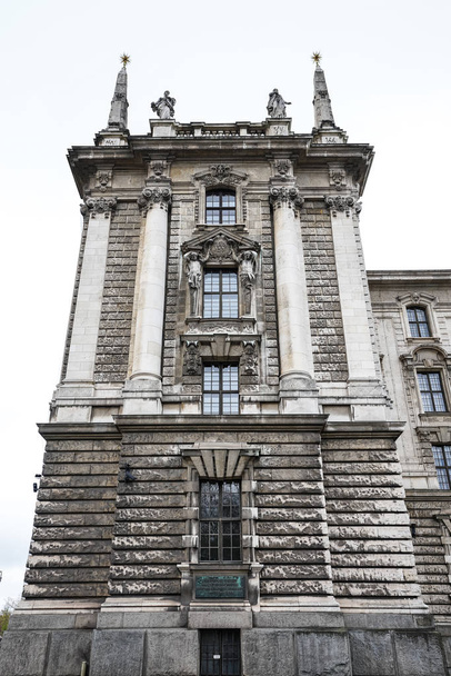 Pałac Sprawiedliwości-Justizpalast w Monachium, Bawaria, Niemcy - Zdjęcie, obraz