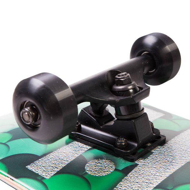 moderno skateboard colorato pennyboard isolato su bianco, ruote da vicino
 - Foto, immagini
