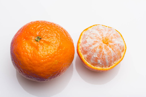 Tangerine orange-skinned sweet fruit of the citrus family. - Foto, Imagen
