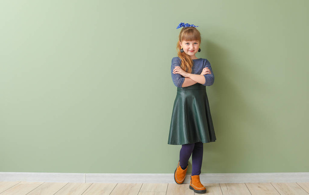 Cute fashionable girl on color background - Foto, Imagem