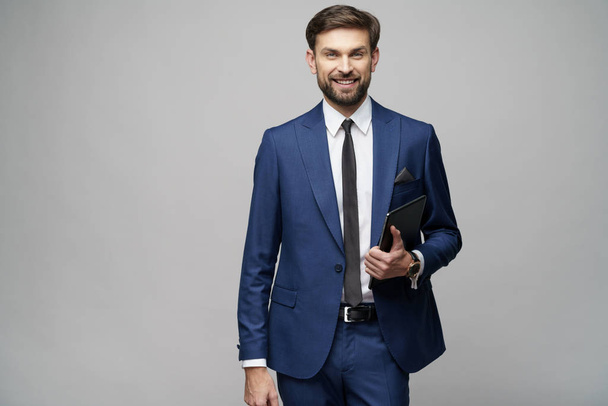 Young Businessman holding digital tablet pc pad with blank screen - Fotoğraf, Görsel