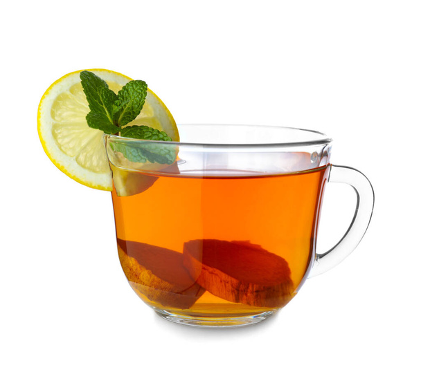 Κύπελλο νόστιμο τσάι τζίντζερ σε λευκό φόντο - Φωτογραφία, εικόνα