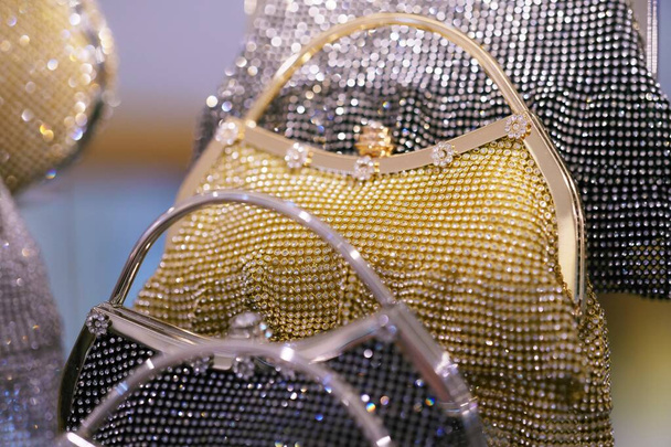 Bolsos de mano de accesorios de lujo para mujer, embrague con diamantes
 - Foto, Imagen