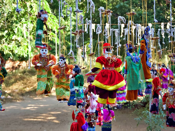 die hängenden Puppen, die hohe Kunst und das Erbe der Myanmar im heidnischen Weltkulturerbe. - Foto, Bild