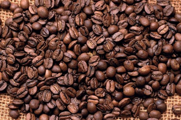 κόκκους καφέ σε μια τσάντα - Φωτογραφία, εικόνα