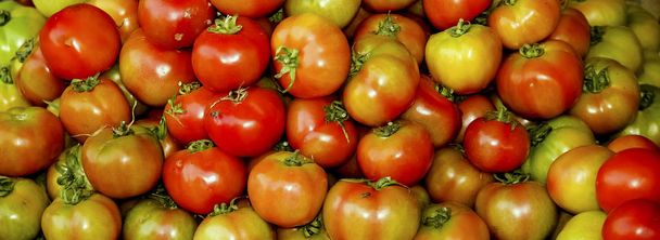 Tomaatit myytävänä, täydellinen taustakuva ja tausta
 - Valokuva, kuva