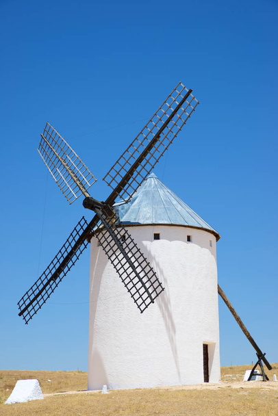 Les moulins de Don Quichotte
. - Photo, image