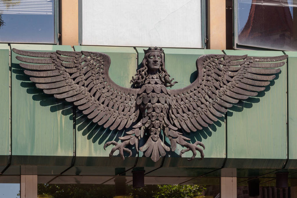 Armoiries avec aigle sur le mur du bâtiment Polizeiberatung Zeughaus à Nuremberg, Moyenne Franconie, Bavière, Allemagne, Europe
 - Photo, image