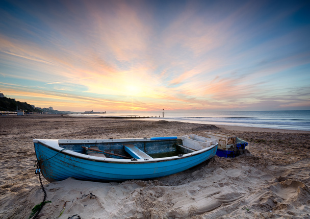 Rybářská loď při východu slunce - Fotografie, Obrázek