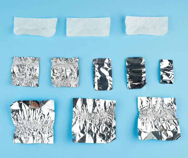 varios papel blanco arrugado y papel de aluminio utiliza envolturas de caramelo
 - Foto, Imagen