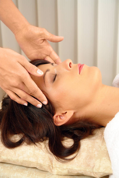 beauty procedure in spa salon - Foto, Bild