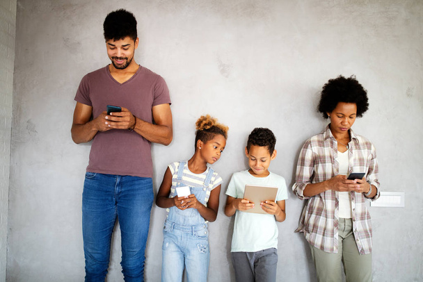 African family sharing there privacy data by using digital devices, phones, tablets - Фото, изображение