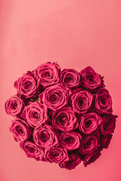 Romantic luxury bouquet of pink roses, flowers in bloom as flora - Fotó, kép