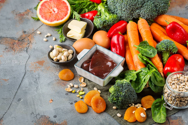Sortimento de alimentos dietéticos ingredientes ricos em vitamina a
 - Foto, Imagem