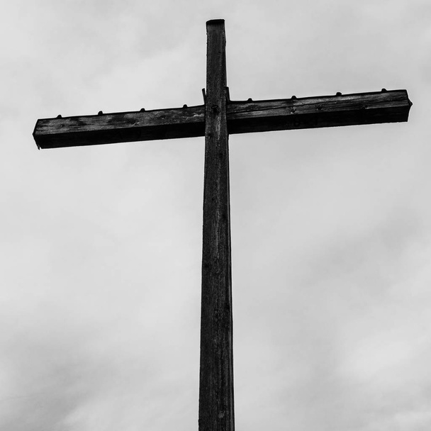 Details zum Gipfelkreuz des osterfeuerkopfes, 1368m in bayerischen Voralpen, Ostalpen, bei Eschenlohe, Oberbayern, Deutschland - Foto, Bild