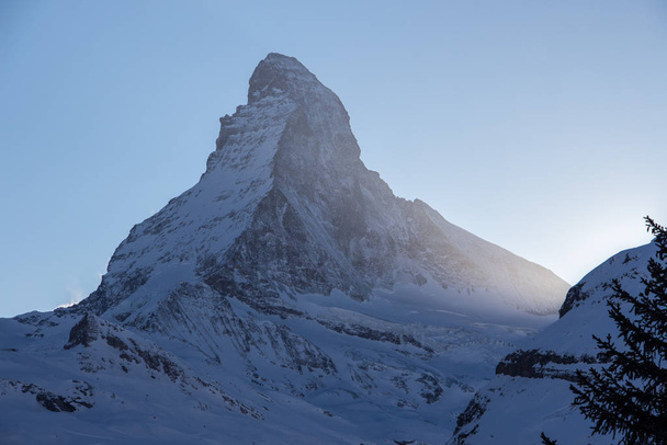 Zermatt Matterhorn vista montaña invierno nieve paisaje puesta del sol retroiluminación
 - Foto, imagen