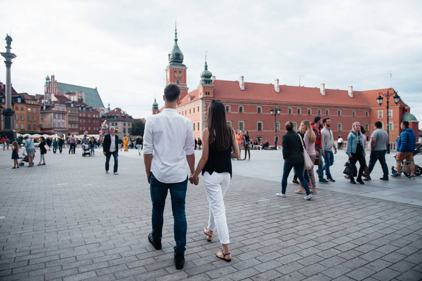 pohled na staré náměstí s lidmi, krakow, poland - Fotografie, Obrázek
