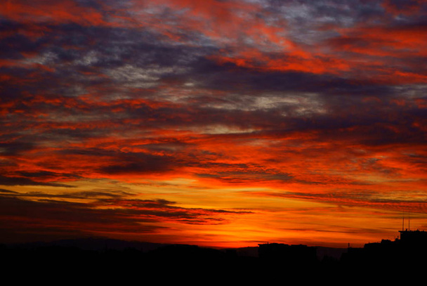 Renkli gökyüzü ve günbatımının resimsel görüntüsü  - Fotoğraf, Görsel