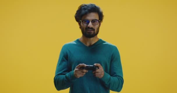 Young man playing video game - Video, Çekim