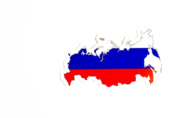 Bandera nacional de Rusia. Esquema de país sobre fondo blanco con espacio de copia. Ilustración política
 - Foto, imagen