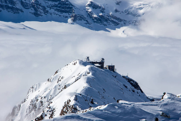 Gornergrat Zermatt emergiendo del mar de nubes ver esquí perfecto
 - Foto, imagen