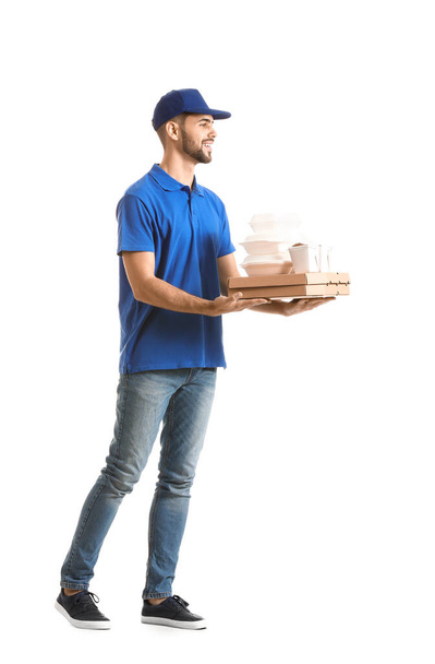 Красивий працівник служби доставки їжі на білому тлі
 - Фото, зображення